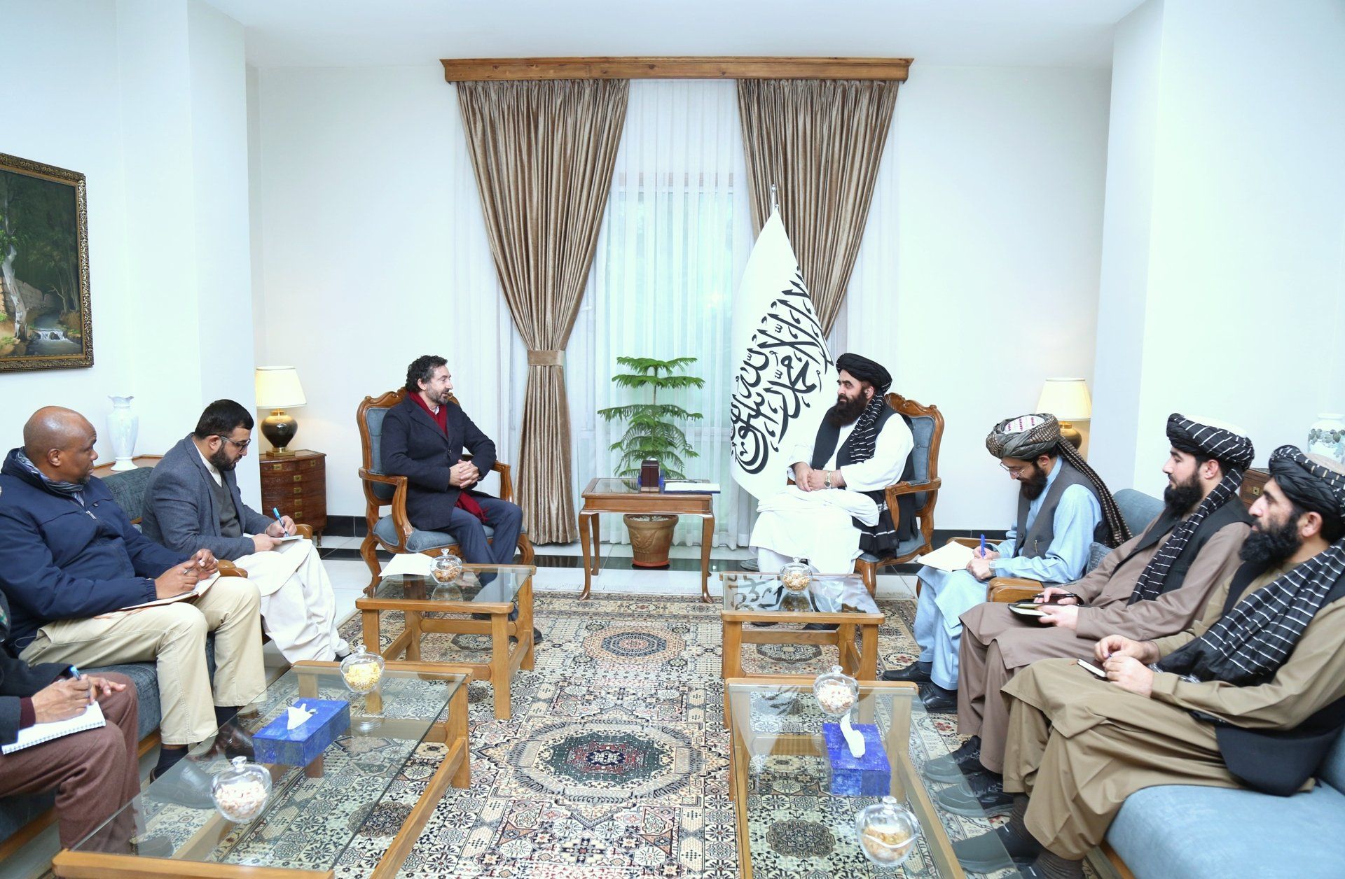 متقي د سره صلیب او سرې میاشتې ټولنو  له نړیوال فدراسیون نه روغتیايي برخو کې مرسته غوښتې