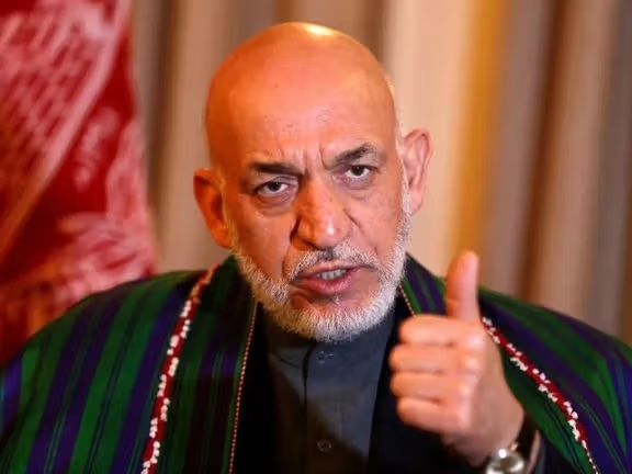 حامد کرزی: بازگشایی مکاتب و دانشگاه‌ها به‌روی دختران برای کاهش مرگ‌ومیر کودکان حیاتی است