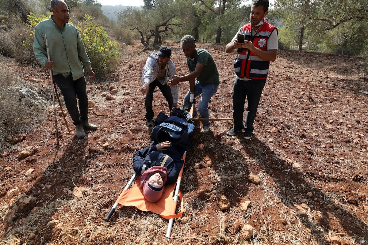 شهرک‌نشینان اسرائیلی با چوب و سنگ به فلسطینی‌ها و خبرنگاران حمله کردند