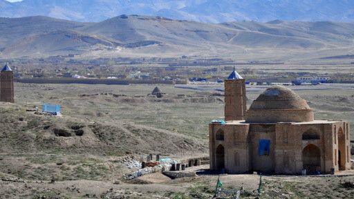 په غزني کې د طالبانو له خوا د مدرسې جوړېدلو د کوچیانو  او ځايي خلکو ترمنځ جنجال جوړ کړی