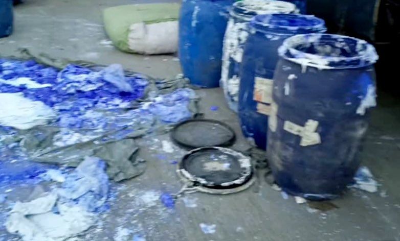 طالبانو له پاکستان نه په راتلونکي موټر کې چاودېدونکي توکي نیولي