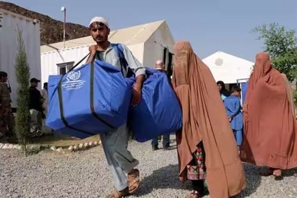 له ایران څخه اېستل شوي افغانان د وچکالۍ، فقر او محدودیتونو له کړاو سره مخ دي