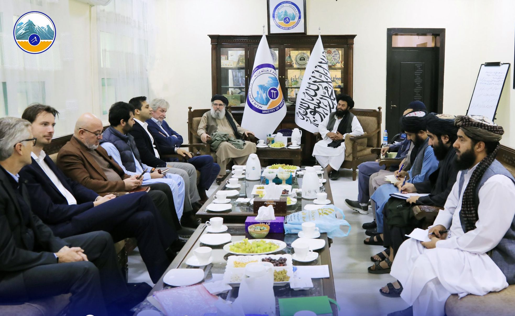 طالبان له هالنډي پانګوالو سره د کانونو په برخه کې پر پانګونې غږېدلي