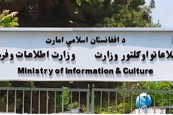 د طالبانو د اطلاعاتو او فرهنګ وزیر وايي چې د قانون په چوکاټ کې د رسنیو ملاتړ کوي