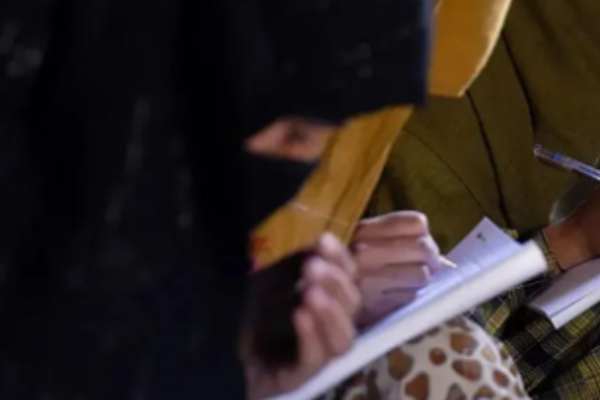 مجموعة من الفتيات «يقاومن» طالبان عبر القراءة السرية للكتب