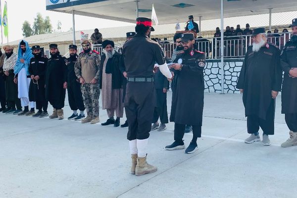 طالبانو له خپلو نظامیانو غوښتي چې له خلکو سره په نرمۍ چلند وکړي