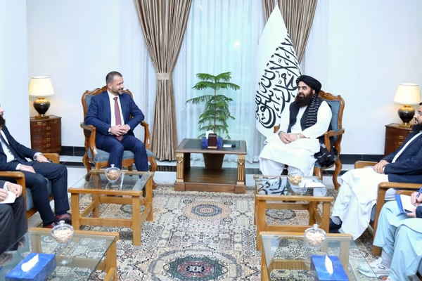 متقي د ترکیې شارژدافیر سره په کابل کې د دوهاړخیزو اړیکو د پراختیا په اړه کتلي