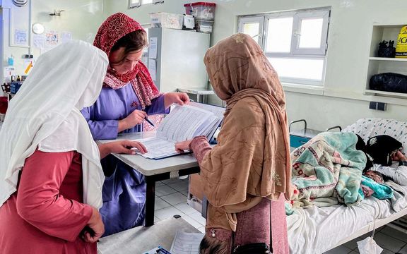 د طالبانو بندیزونه؛ د روغتیايي اسانتیاو د نشت له امله افغانې نجوني د مرګ له ګواښ سره مخ دي