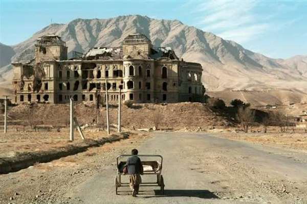د یوه بایللي نسل داستان؛ د ۲۰۰۱ کال افغان ماشومانو ۲۵ کاله څه تجربه کړل؟