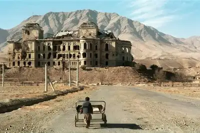 د یوه بایللي نسل داستان؛ د ۲۰۰۱ کال افغان ماشومانو ۲۵ کاله څه تجربه کړل؟