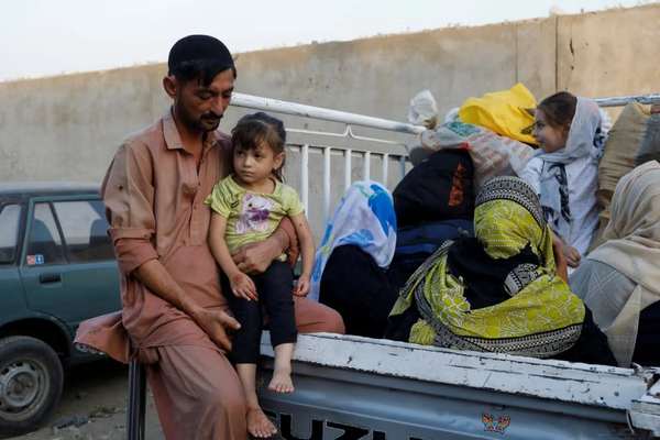 نړۍوال بانک: د کډوالو شړل او د مرستو کمېدل د افغانستان اقتصادي ناورین ته زور ورکړی