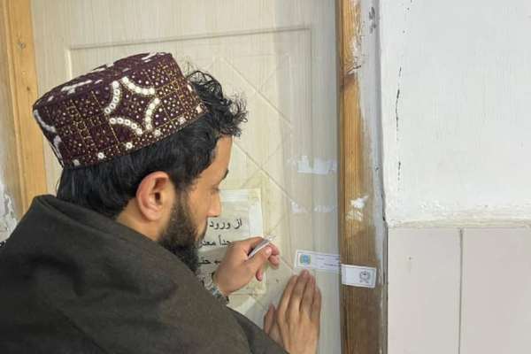 طالبانو په بلخ کې ۴۹ درملتونونه او روغتیايي مرکزونه تړلي
