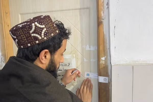 طالبانو په بلخ کې ۴۹ درملتونونه او روغتیايي مرکزونه تړلي