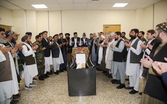 د پخواني پاچا محمد ظاهرشاه په کورنۍ کې سرچینې وایي، میرویس ظاهر په طبیعي ډول نه دی مړ شوی