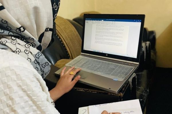 ملګري ملتونه:ډیجیټلي تاوتریخوالی افغان ښځې له زدهکړې، بازارونو او اقتصادي فرصتونو لرې کوي