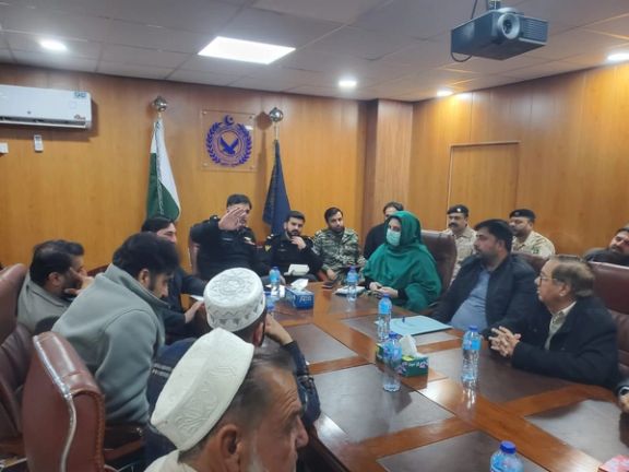 پاکستان به تردد روزانه ۹۰۰ موتر باربری از مرز تورخم 'اجازه میدهد'