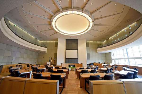 مهمانی «سکس گروهی» در ساختمان شهرداری؛ حرکت اعتراضی مقام آلمانی واکنشبرانگیز شد