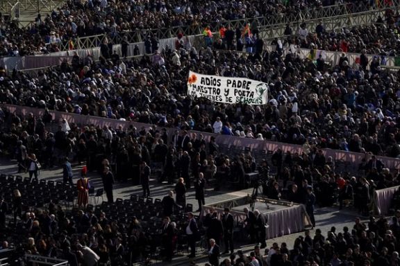 رهبران ۱۵۰ کشور و هزاران نفر در مراسم تشییع جنازه پاپ فرانسیس شرکت کردند