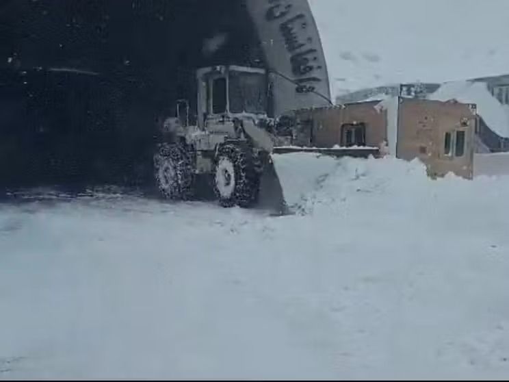 گذرگاه سالنگ برای تردد موترهای مسافربری باز شد