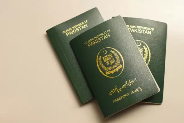 Islamabad Announces New Measures To Prevent Issuance of Pakistani Passports to Afghans