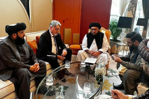 طالب چارواکو په قطر کې د فرانسې له شارژدافیر سره د روغتیایي همکاریو په اړه خبري کړي