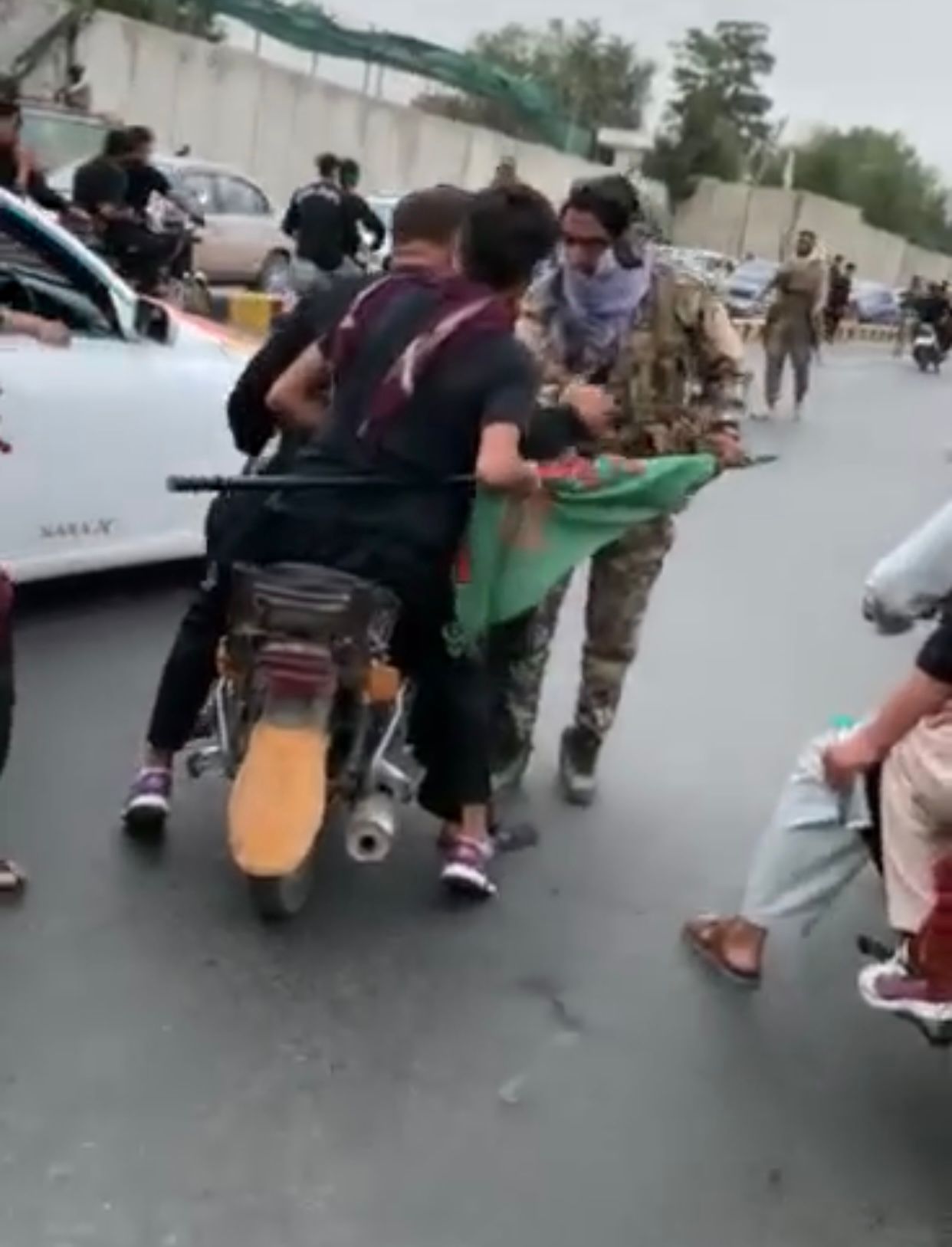 طالبان در کابل جلو کاروان‌های شیعیان عزادار ماه محرم را گرفتند و برخی را لت‌وکوب کردند