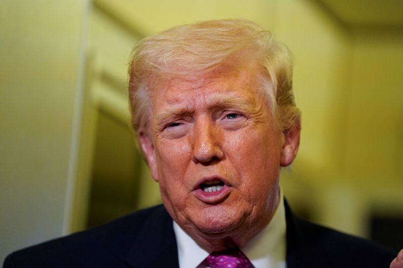 ټرمپ برېتانیا او نورو هېوادونو ته: جرئت وکړئ، هرمز ته ولاړ شئ او خپل تېل خپله ترلاسه کړئ