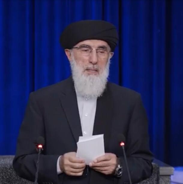 انتقاد گلب‌الدین حکمتیار از طالبان: پوششی را بر زنان تحمیل نکنید که در قرآن و سنت نیامده