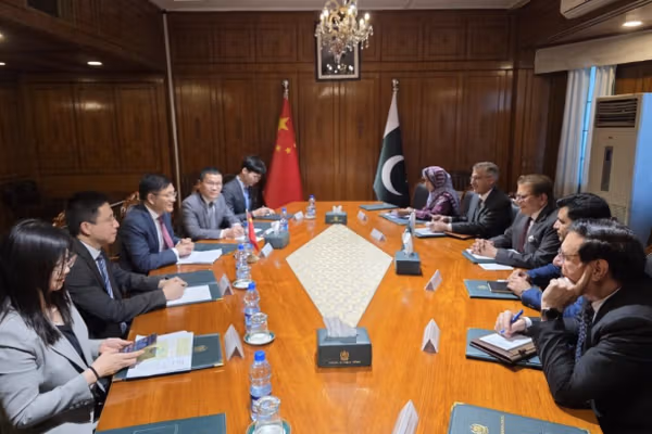 المبعوث الصيني يبحث في إسلام آباد تهديدات الجماعات المسلحة