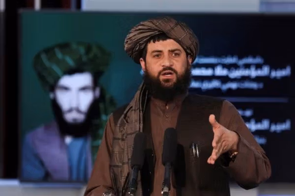 د طالبانو دفاع وزیر: موږ پاکستاني وسلهوال ترهګر نه ګڼو