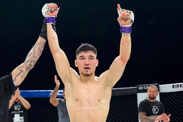 د ازادو سیالیو اتل سخي قنبري خپل برازیلي سیال مات کړ