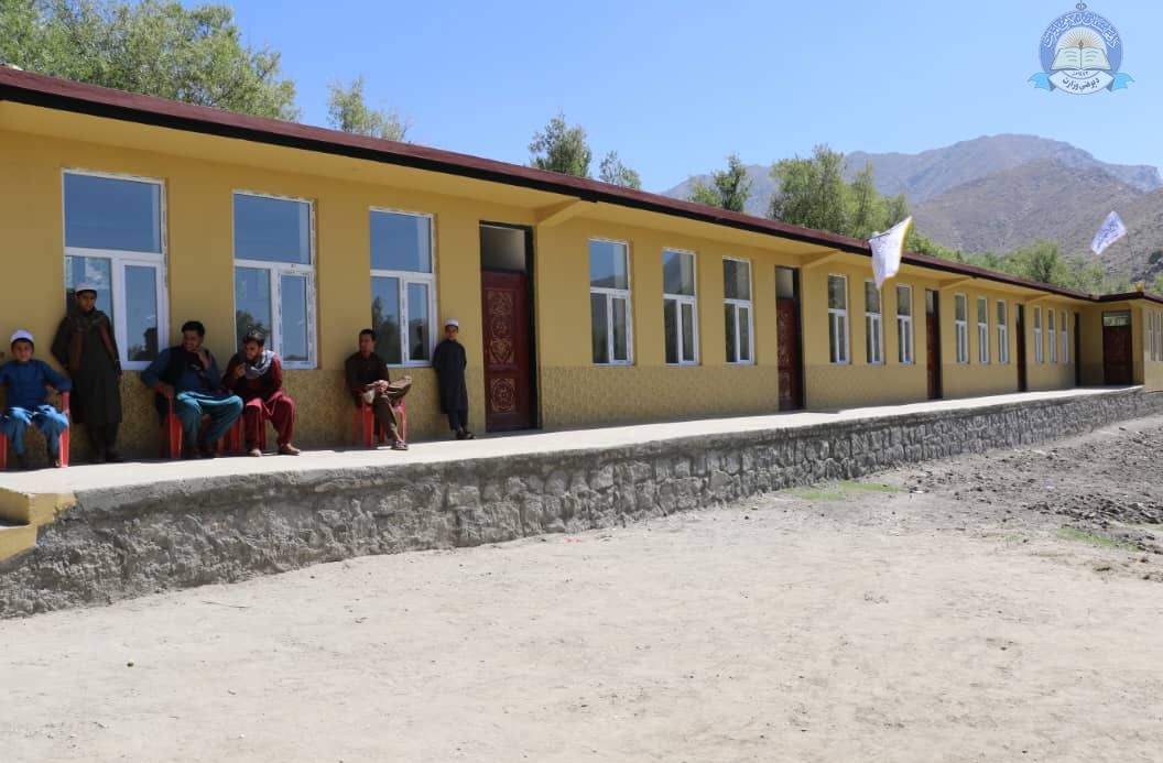 مردی در ولسوالی نجراب کاپیسا با هزینه شخصی خود مکتب ساخت