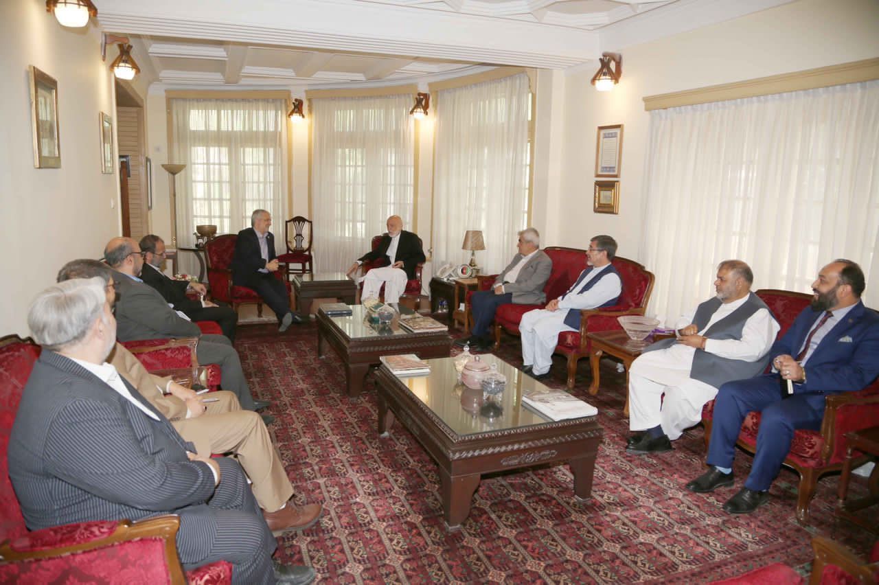 حامد کرزی گفته که زمینه برای سرمایه‌گذاری در افغانستان 'مساعد' است