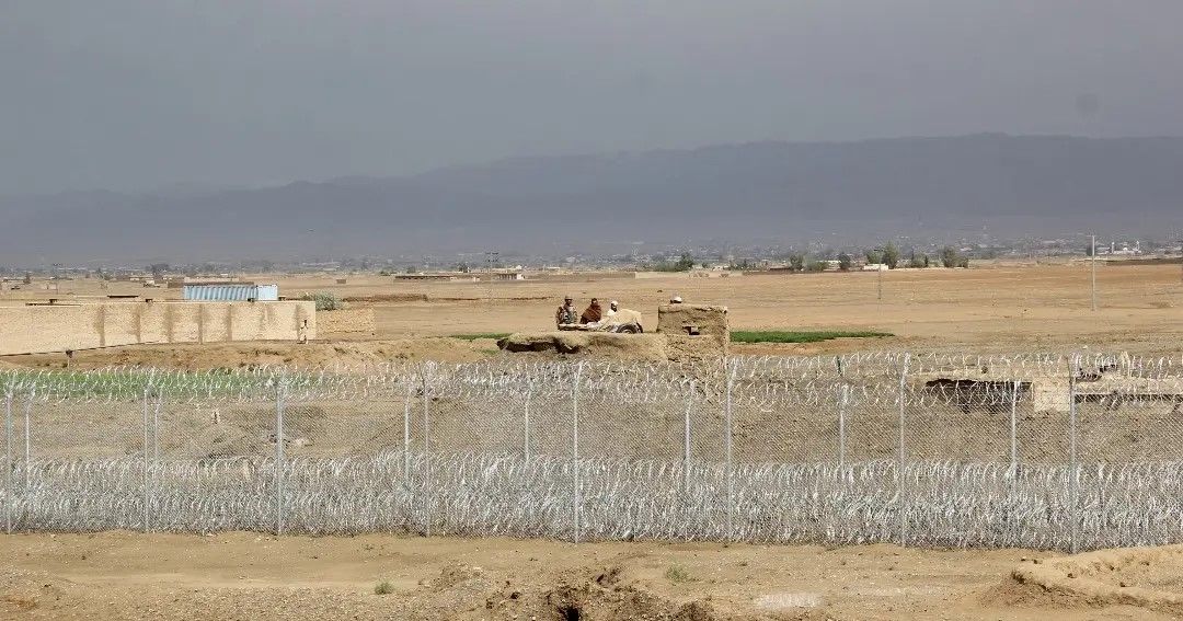 پاکستانۍ رسنۍ: اسلام اباد باید خپلې پولې خوندي او له طالبانو سره د احتمالي نښتو مخه ونیسي