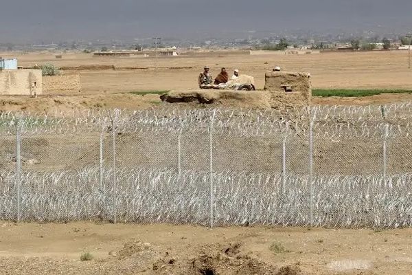 پاکستانۍ رسنۍ: اسلام اباد باید خپلې پولې خوندي او له طالبانو سره د احتمالي نښتو مخه ونیسي