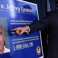 «جِیمیل» شخصی و بایگانی عکسهای اپستین را ببینید