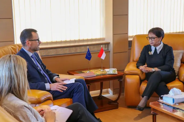 Indonesia’s FM & EU Special Envoy for Afghanistan Discuss Women’s Education