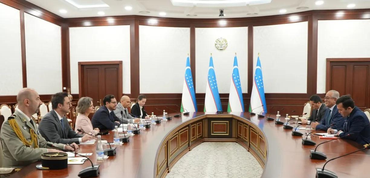 فرانسه و اوزبیکستان درباره تلاش‌ها برای حل بحران کنونی افغانستان گفت‌وگو کردند