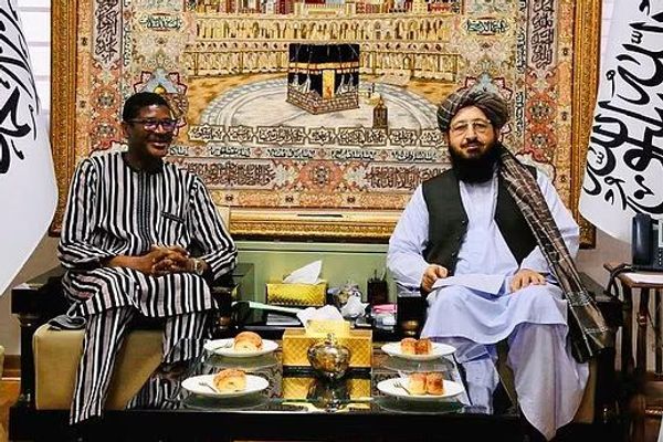 طالبان او د بورکینافاسو سفیر د سوداګرۍ او کانونو د استخراج په تړاو وغږېدل
