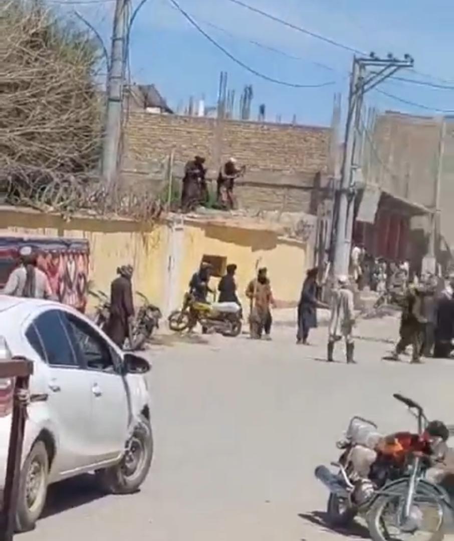 سرچینې: ګرشک کې د طالبانو د ښاروال ساتونکو پر هټېوالو ډزې کړې او پنځه تنه یې ټپیان کړي