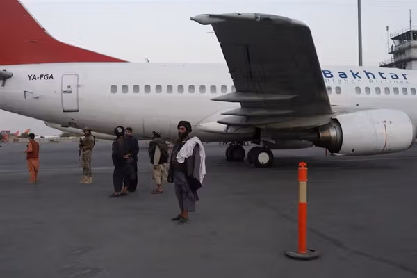 النمسا ترحّل أول لاجئ أفغاني إلى كابل منذ عودة طالبان إلى السلطة
