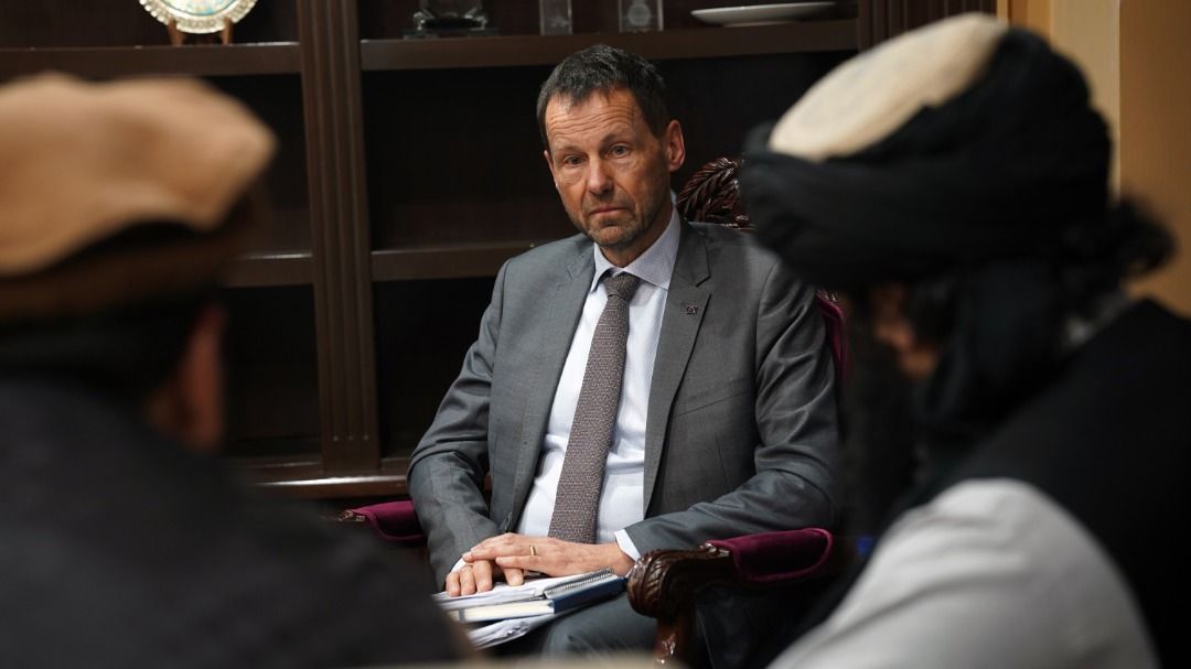 نماینده اروپا در دیدار با حقانی: طرفدار جنگ در افغانستان نیستیم و به مذاکره باور داریم 