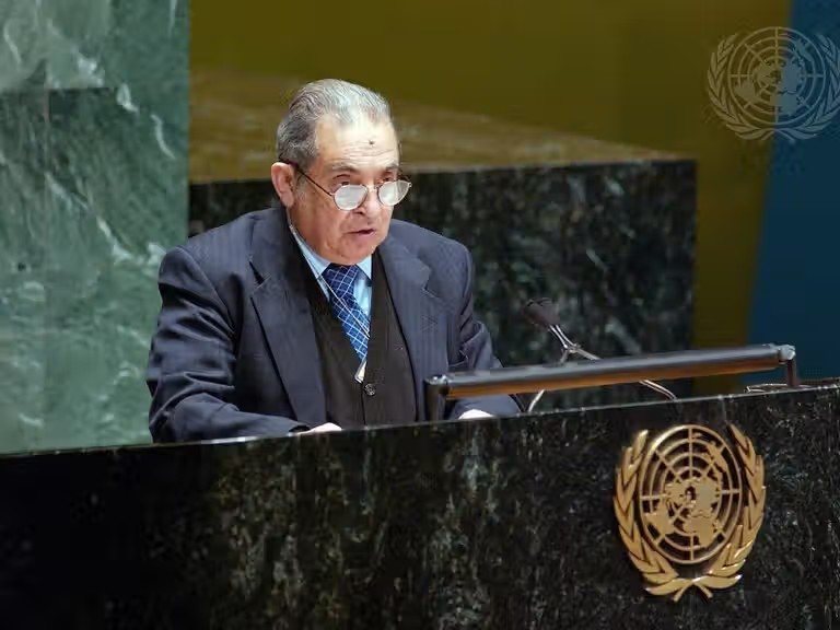 وفاة الدبلوماسي والباحث الأفغاني البارز عبد الغفور فرهادي عن عمر ناهز 96 عاماً