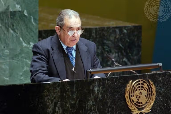 وفاة الدبلوماسي والباحث الأفغاني البارز عبد الغفور فرهادي عن عمر ناهز 96 عاماً