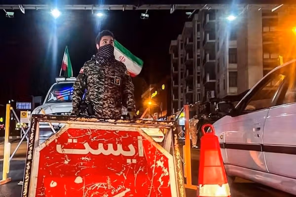 رویترز: با احتمال پایان جنگ، حاکمان ایران باید جواب جمعیتی خشمگین و سرخورده را بدهند
