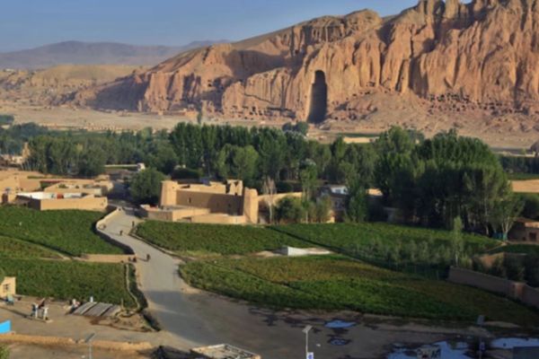 په بامیان کې په یوې ترافیکي پېښه کې یو طالب او یو ولسي وګړی وژل شوي او یو بل طالب ټپي دی