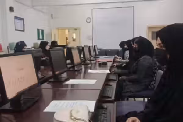 طالب ډیپلوماټ: افغان محصلین له پاکستان څخه د ایستلو له ګواښ سره مخ دي
