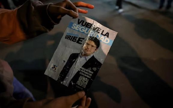 کولمبیا کې د ولسمشرۍ احتمالي نوماند په ډزو وویشتل شو