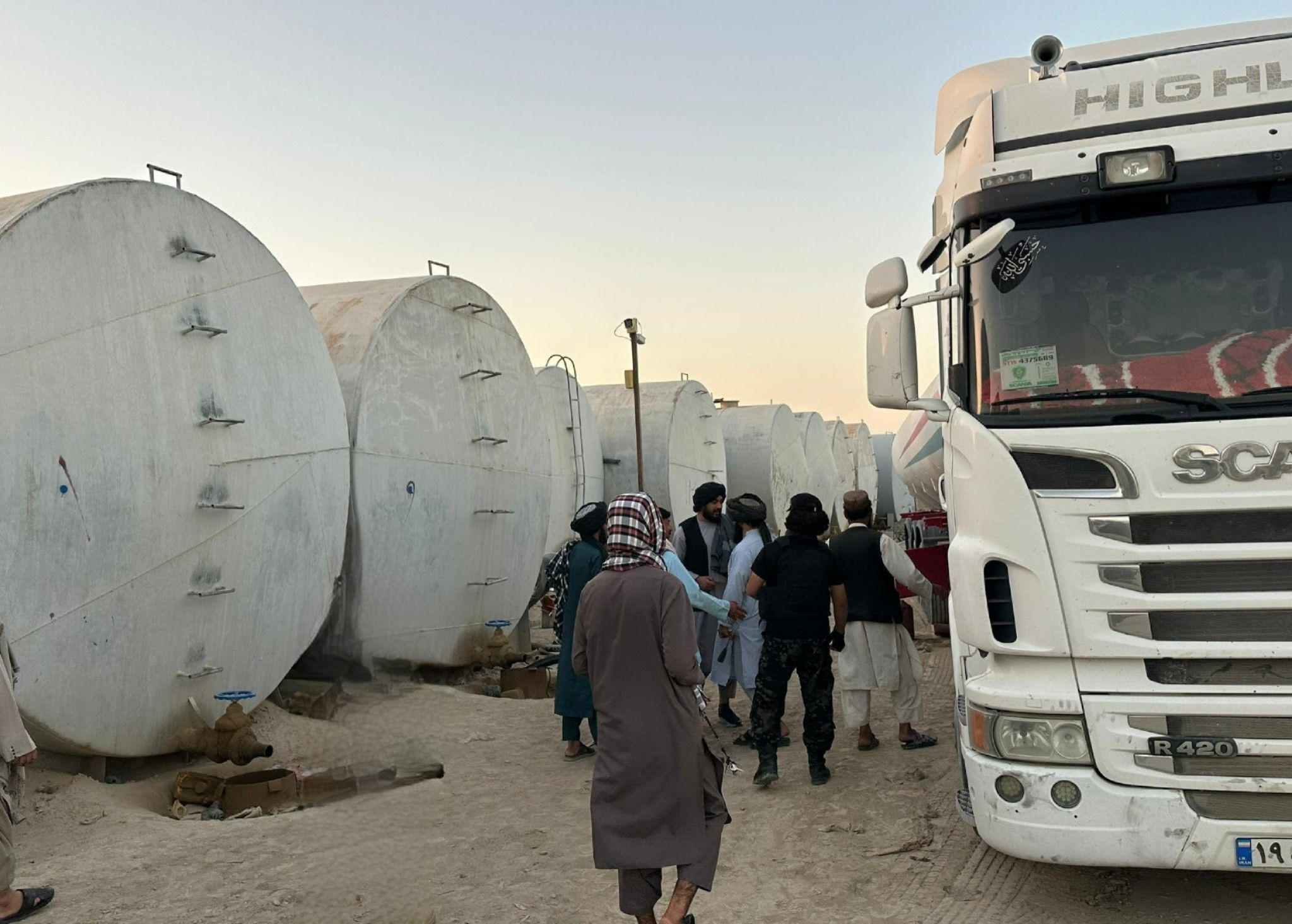 په کندهار کې د تېلو د پمپونو اتحادیه د تېلو ورځنۍ بیه د طالبانو د یوې کړۍ په خوښه ټاکي