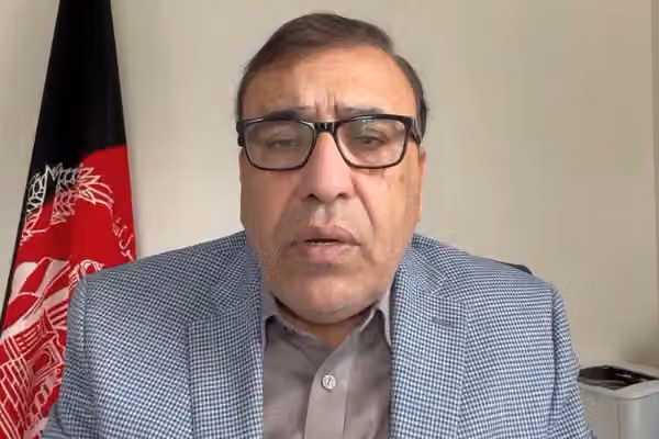 میاخېل: له ایراني سفیر سره د افغان صرافانو ناسته د ډالرو د قاچاق لپاره اسانتیا برابروي